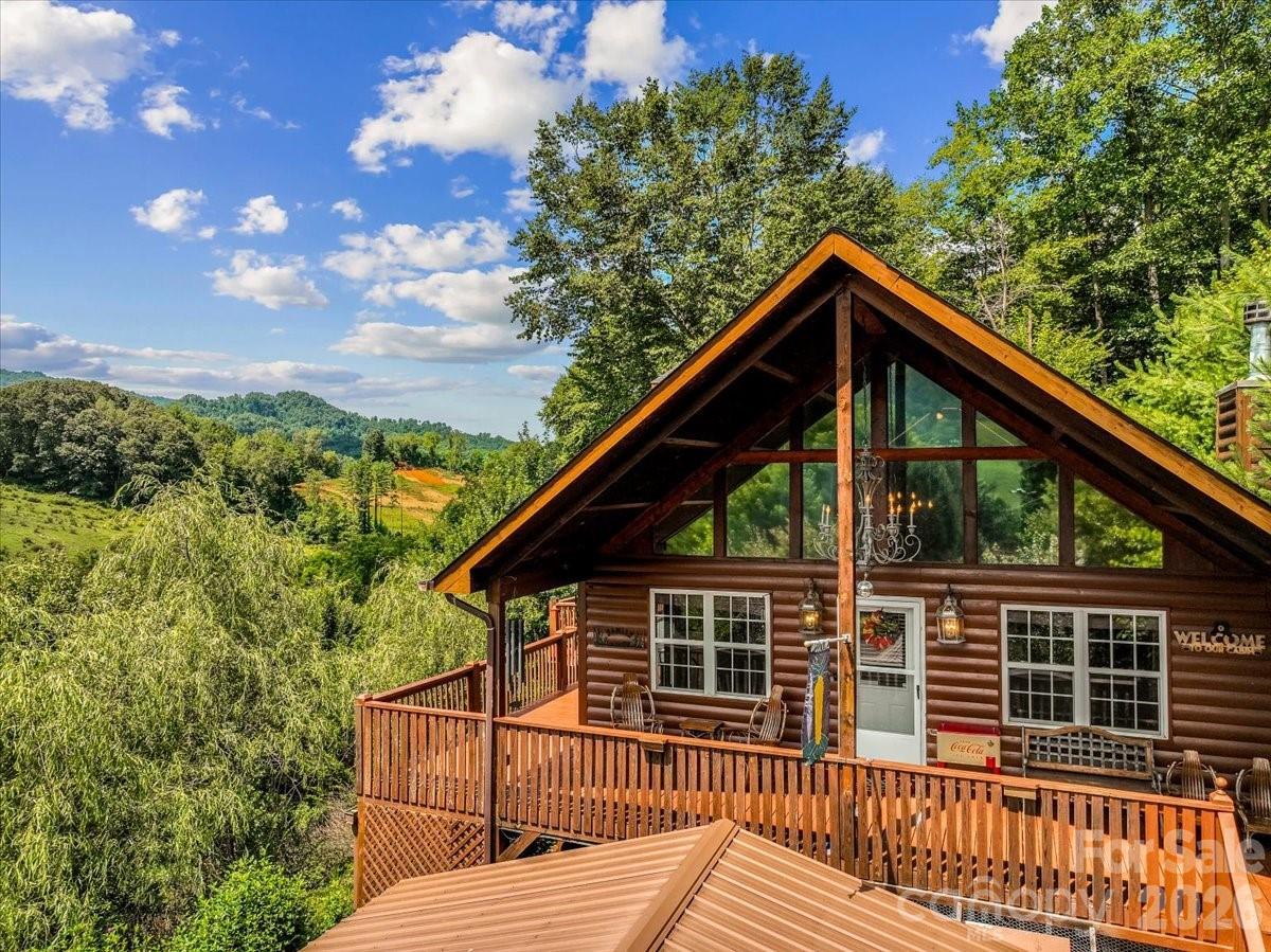 49 Pinnacle Rd., Burnsville, NC 28714