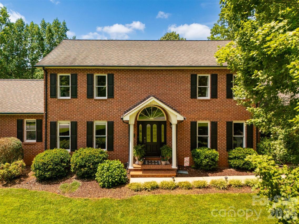 1413 Windemere Ln., Hickory, NC 28602