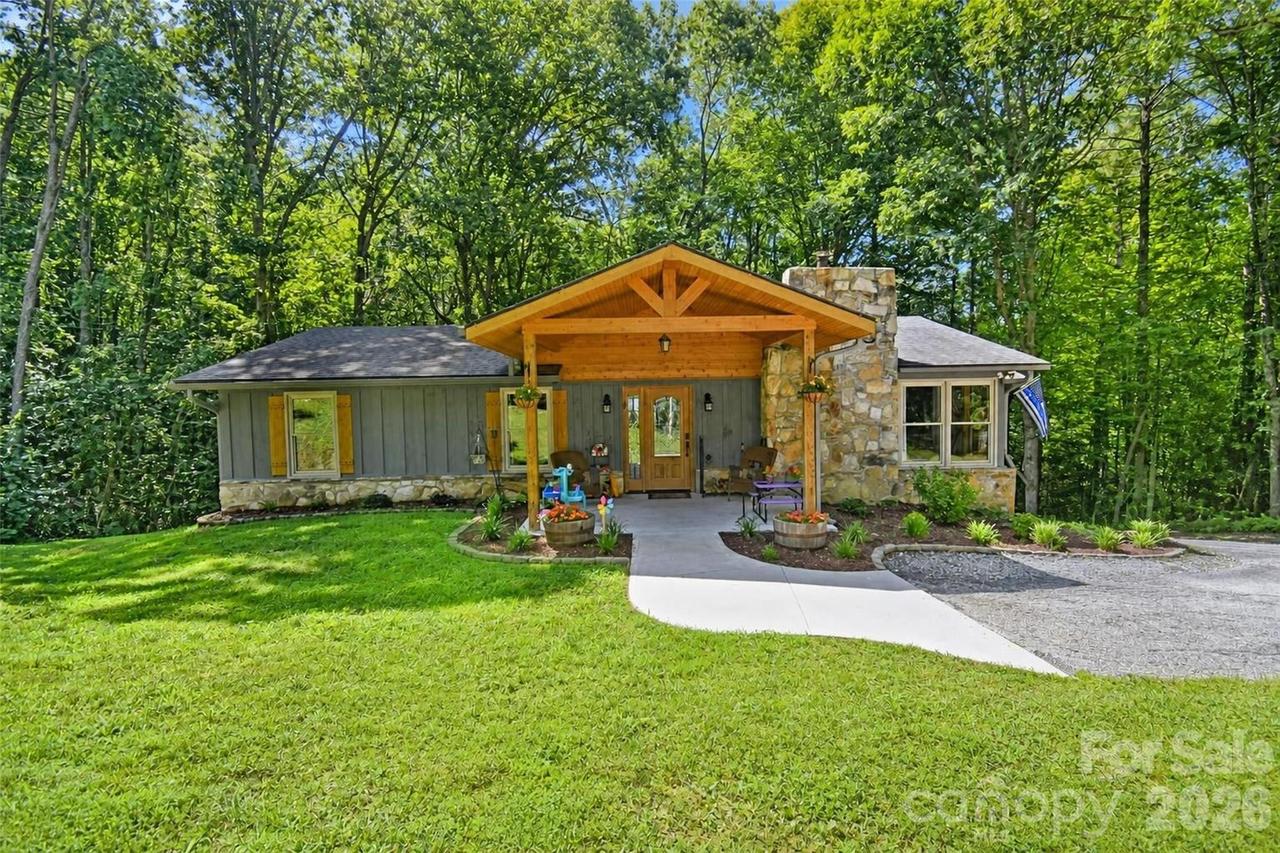 336 Hillside Rd., Penrose, NC 28766