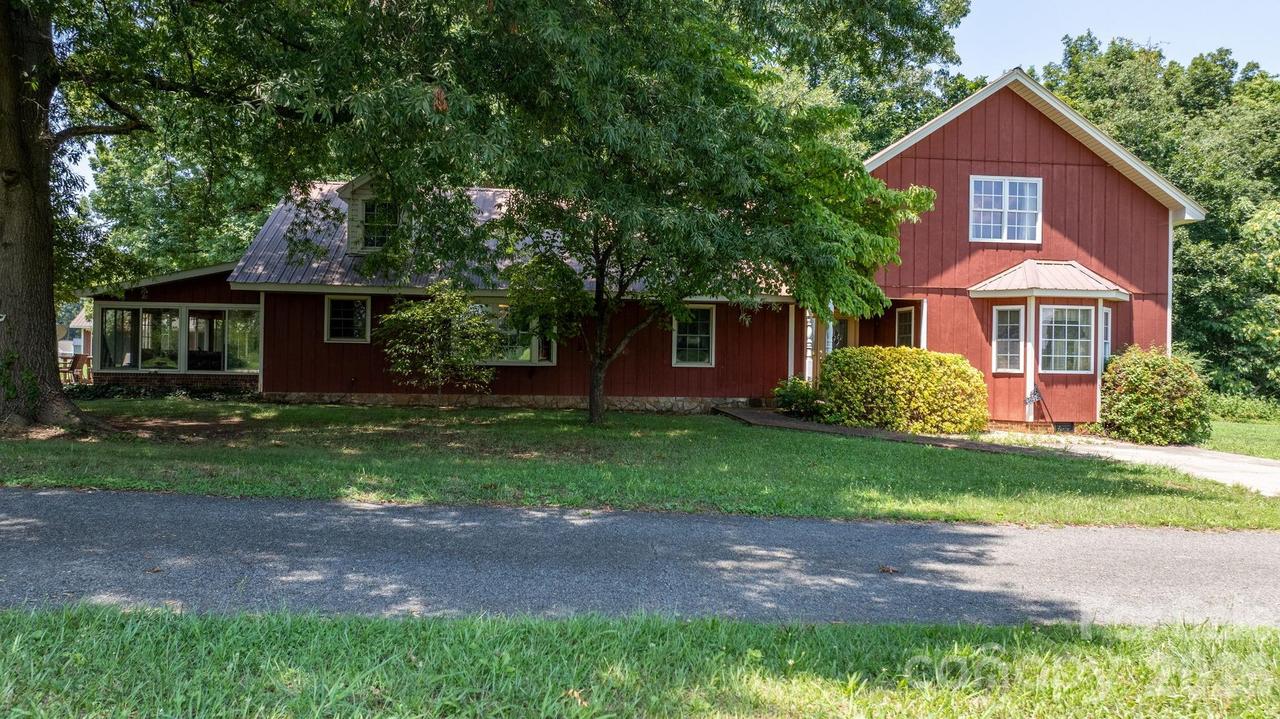 2097 Hermit Tr., Newton, NC 28658