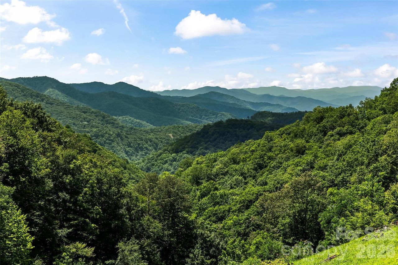 670 Parkway Dr., Maggie Valley, NC 28751