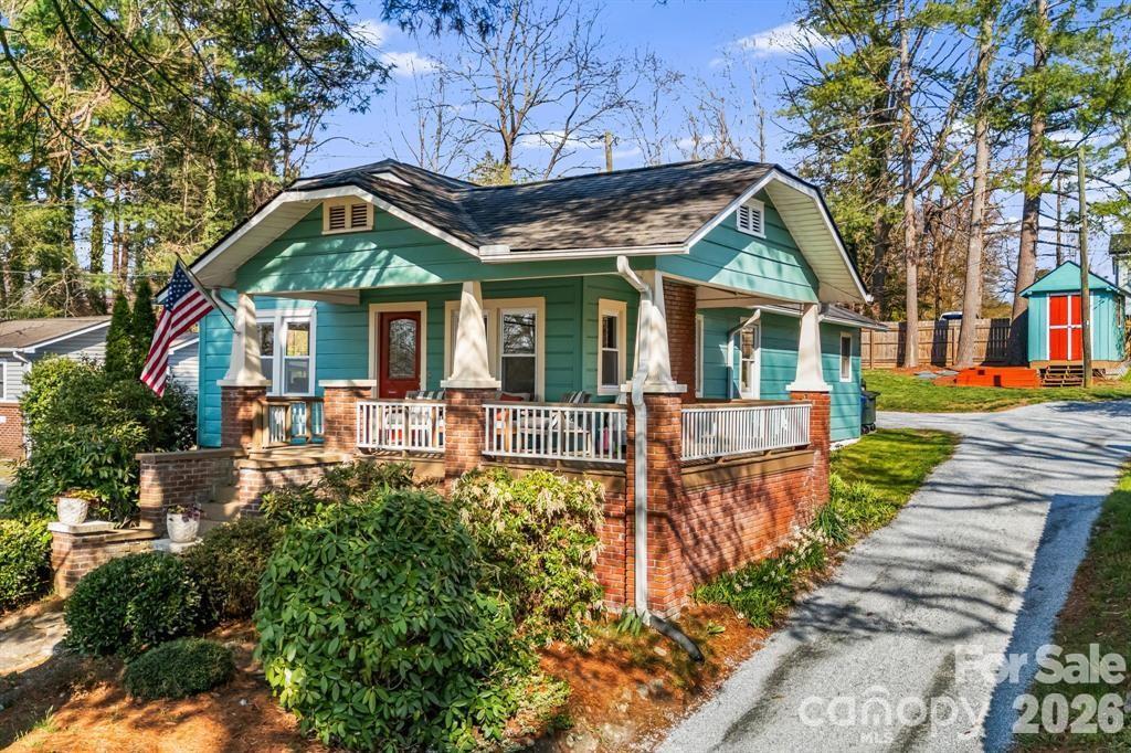 1207 Willow Rd., Hendersonville, NC 28739