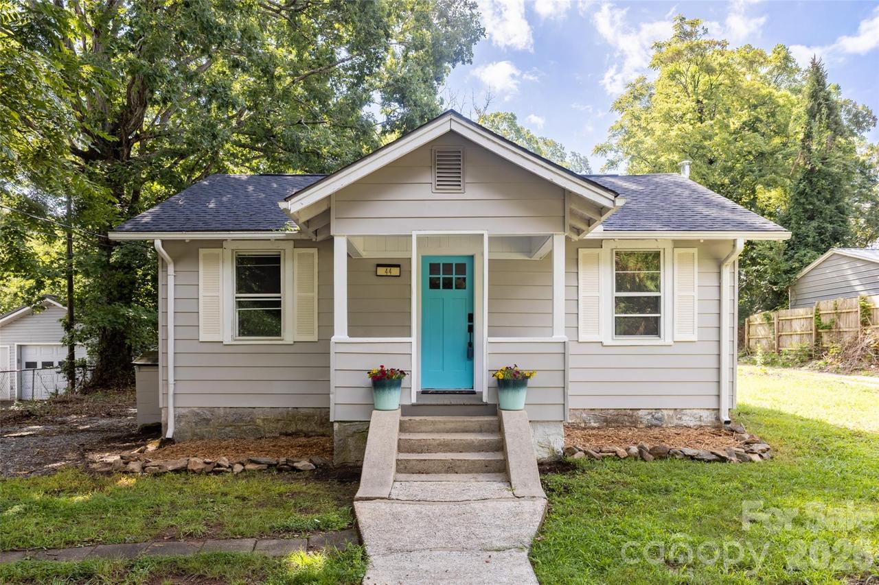 44 Lr Smith Ave., Hendersonville, NC 28791