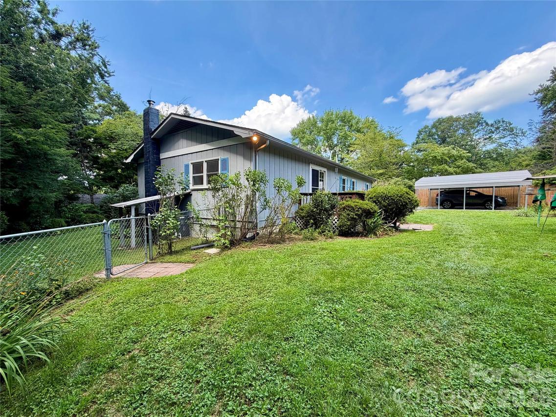 5 Dewberry Dr., Hendersonville, NC 28792