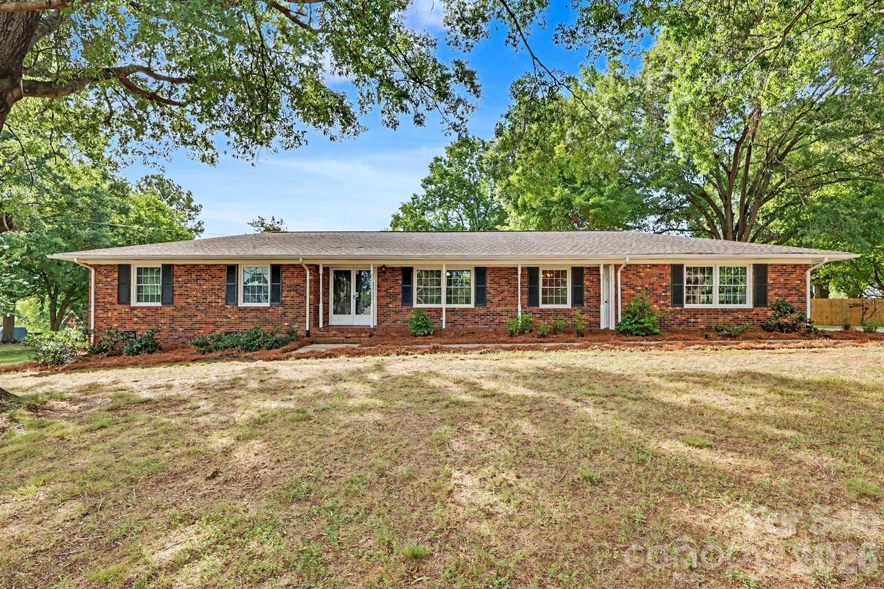 425 Valhalla Dr., Harrisburg, NC 28075