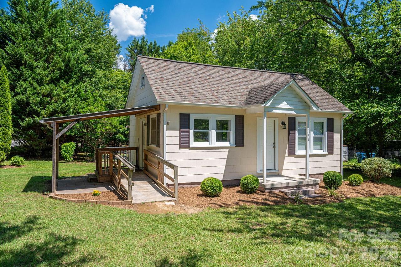 214 23rd St., Hickory, NC 28601