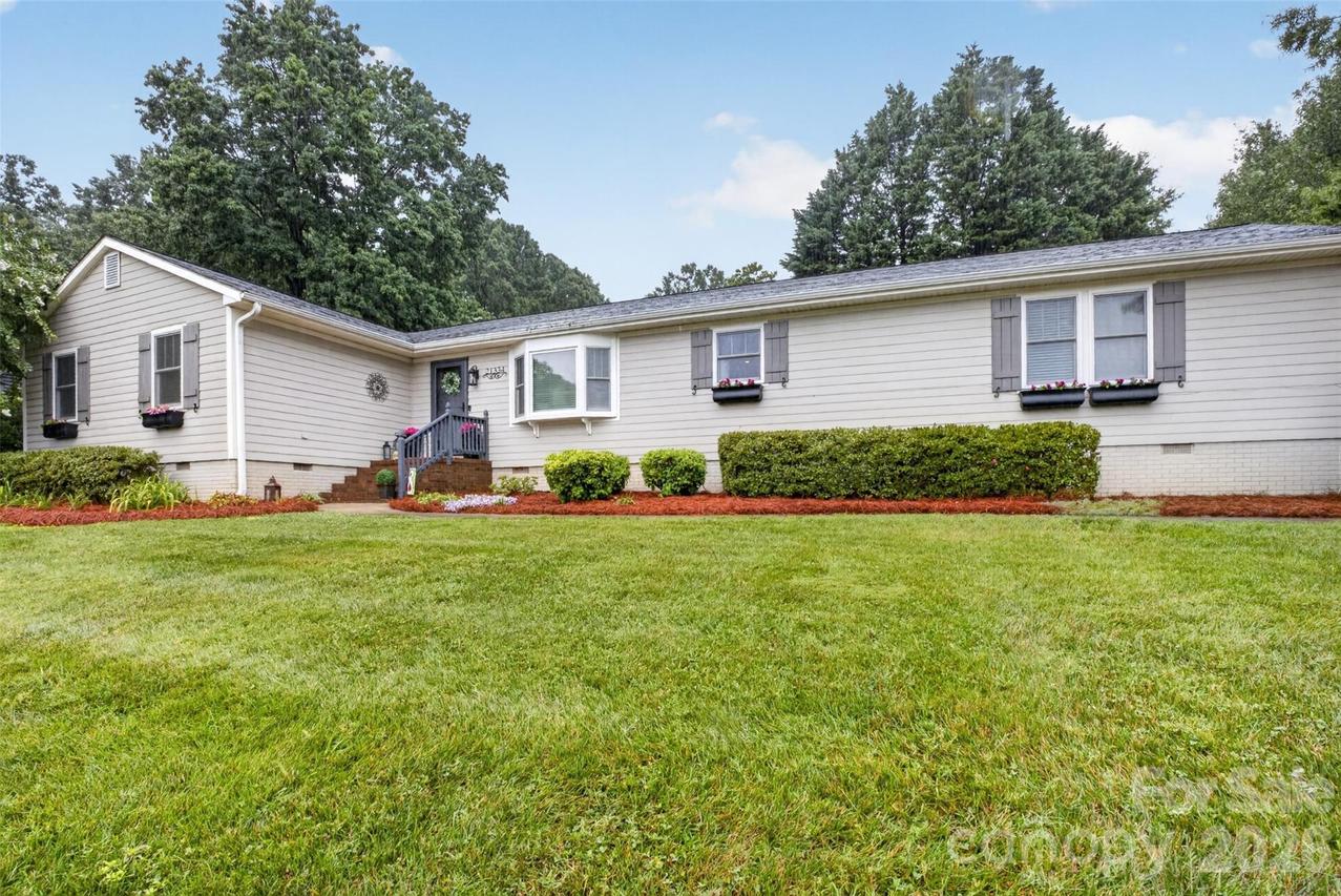 21334 Sandy Cove Rd., Cornelius, NC 28031