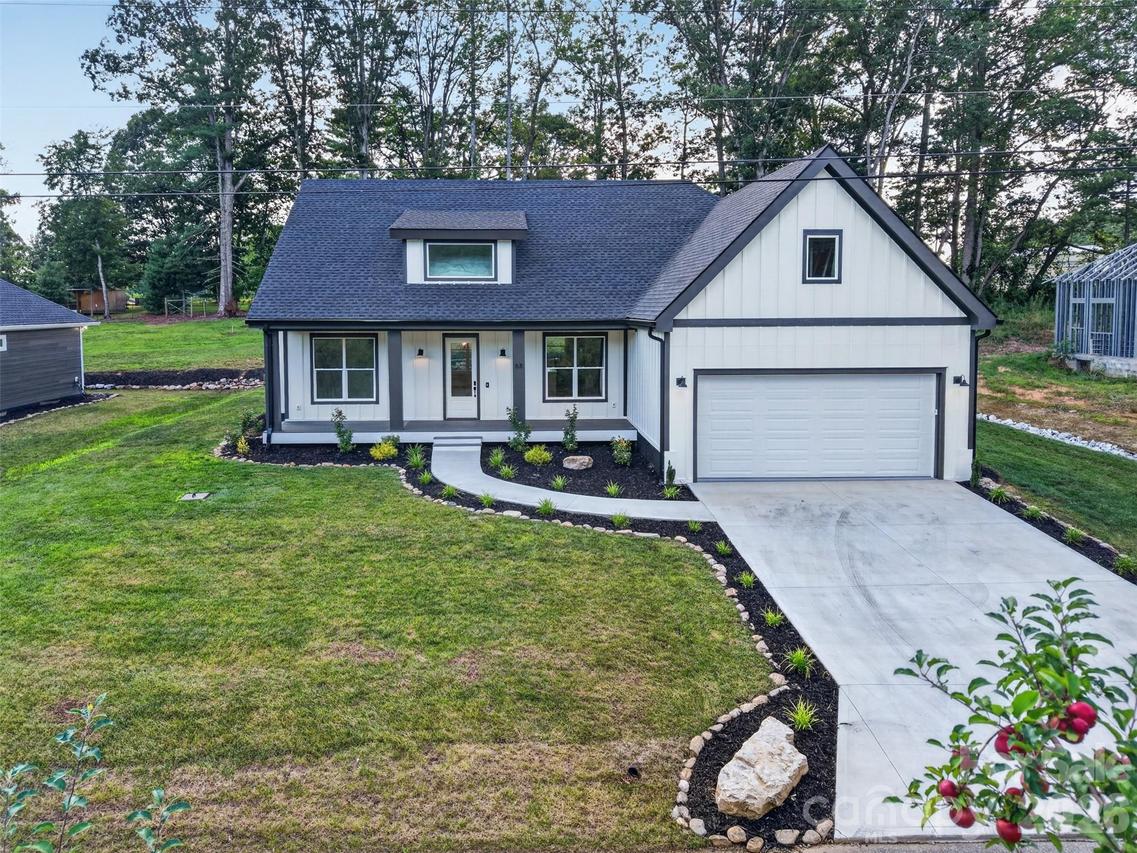 68 Point Hope Ln. #6, Hendersonville, NC 28792