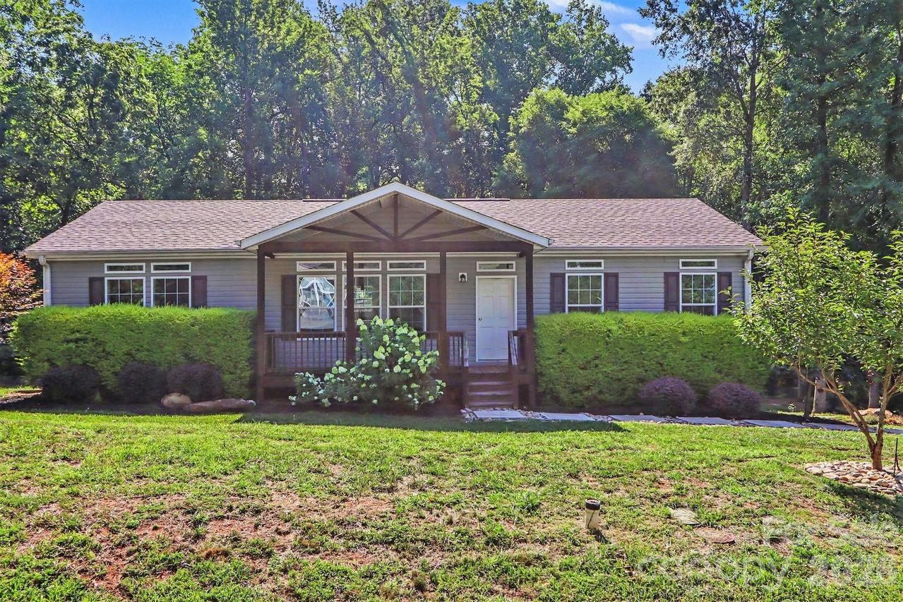 806 New Castle Ct., Albemarle, NC 28001