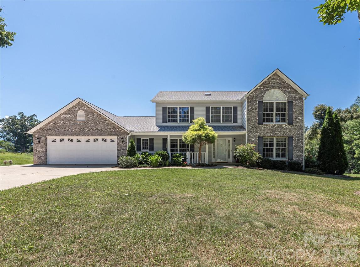 35 Forest Knoll Dr., Weaverville, NC 28787