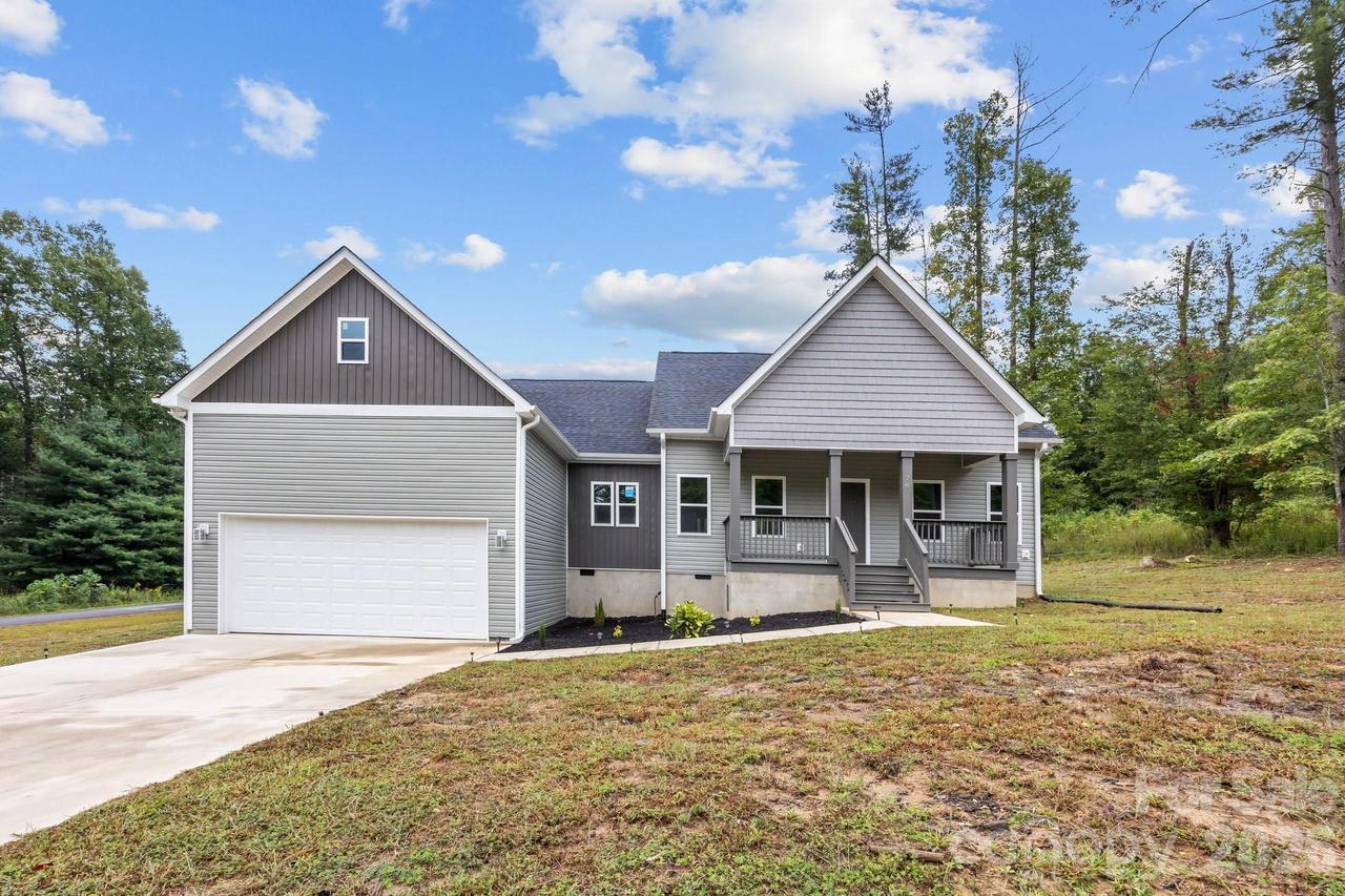 79 Crystal Mountain Dr., Hendersonville, NC 28739