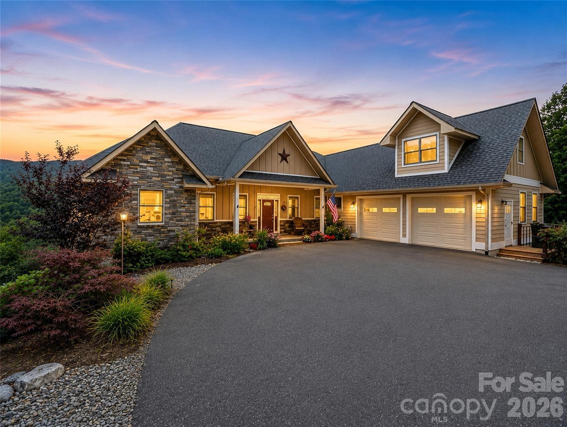 930 Big Raven Ln., Saluda, NC 28773