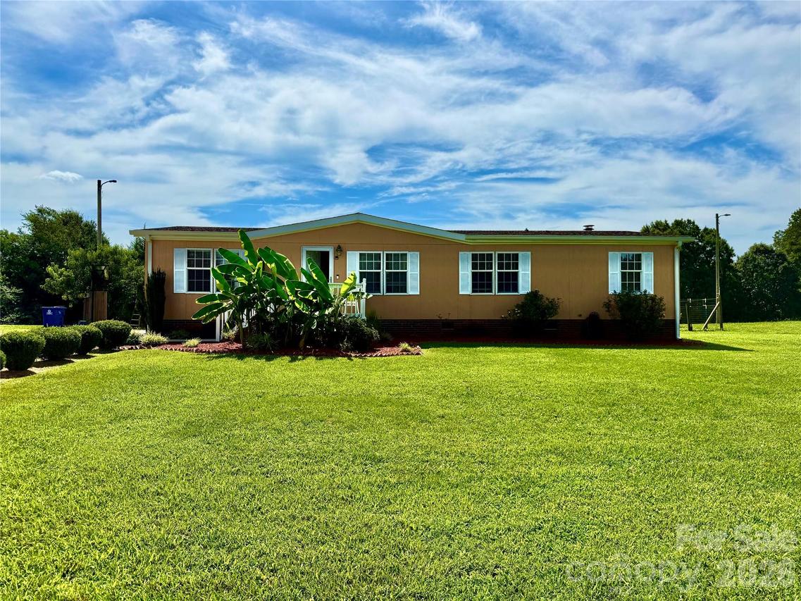 1104 Spring Meadow Dr., Woodleaf, NC 27054