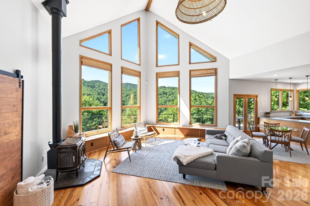 9 Bees Mountain Dr., Asheville, NC 28804