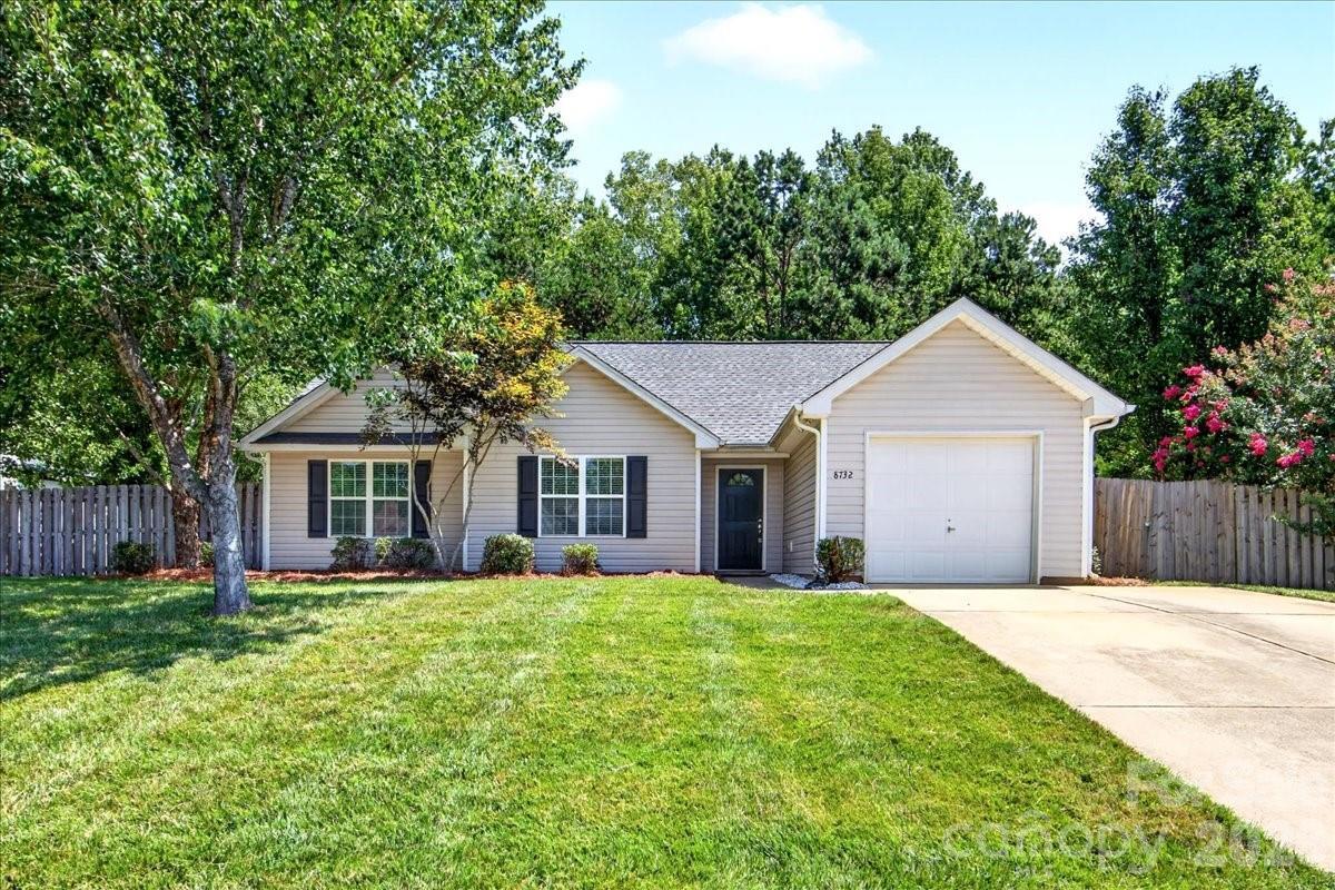 8732 Brookstead Meadow Ct., Charlotte, NC 28215