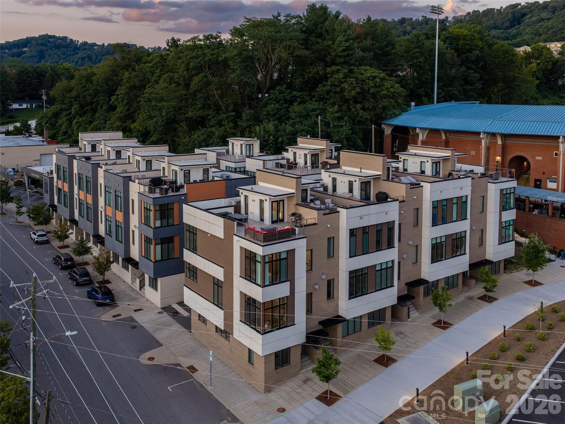1 Bauhaus Ct., Asheville, NC 28801