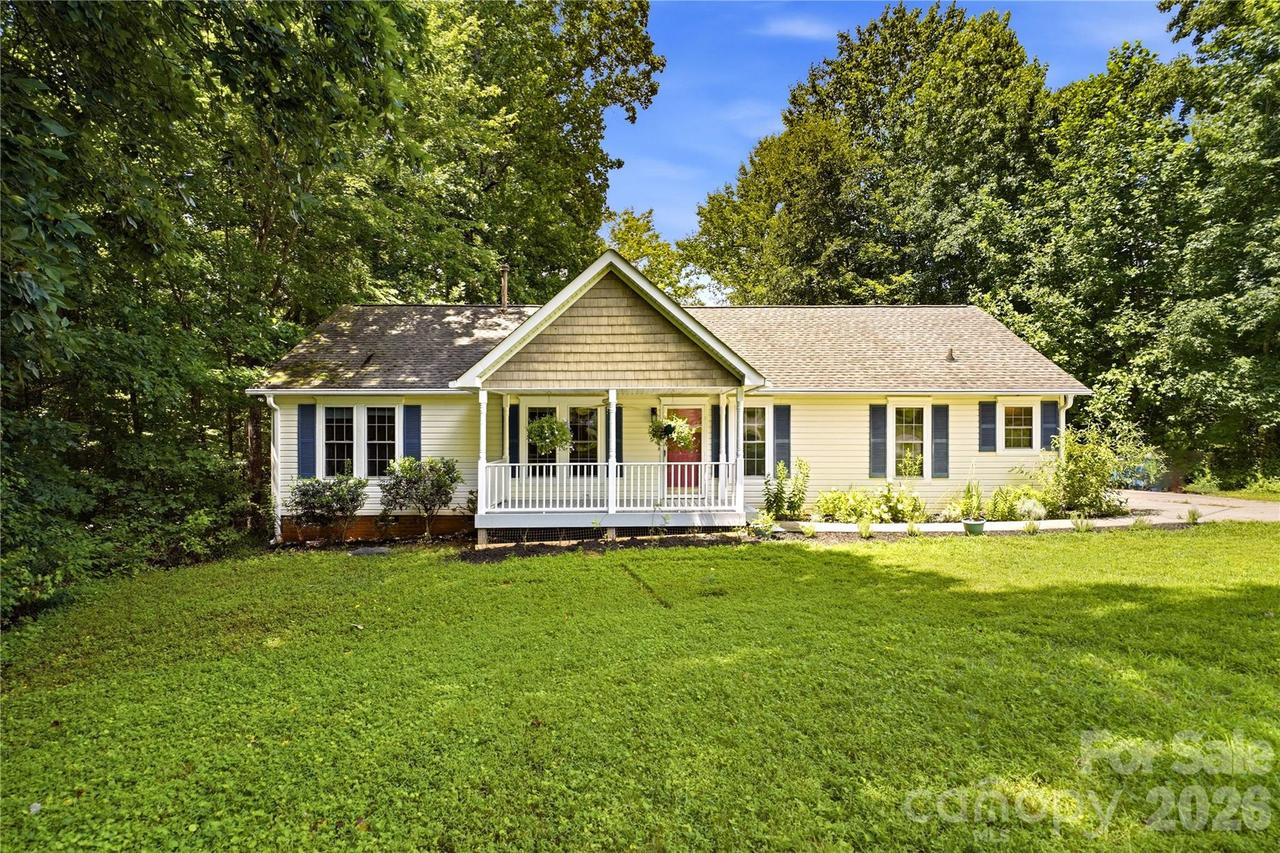 3555 Lake Bluff Dr., Sherrills Ford, NC 28673