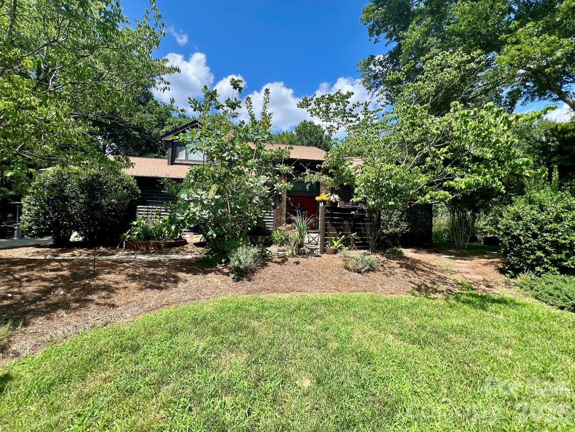 200 Foxlair Ct., Matthews, NC 28105