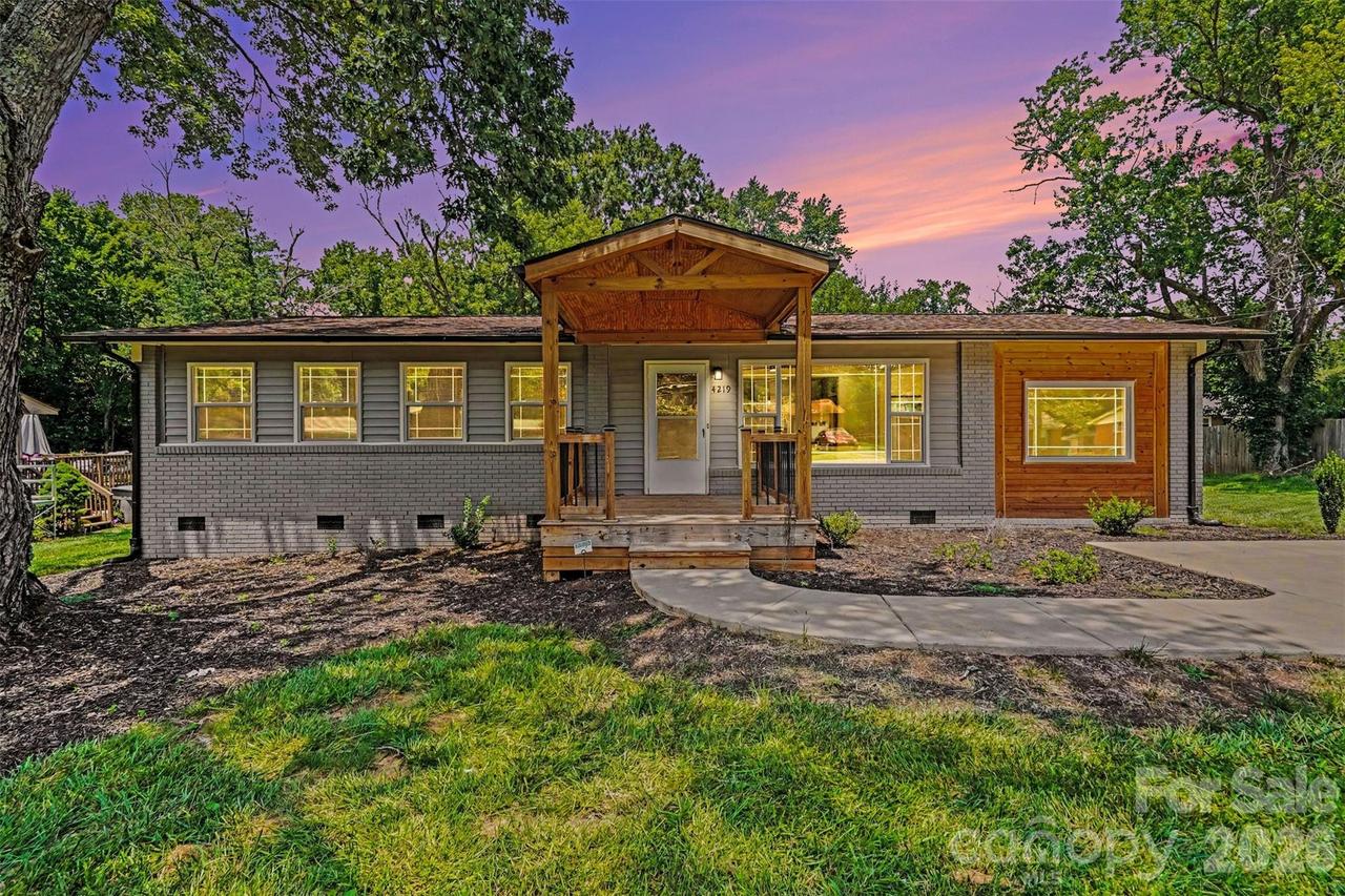 4219 Tipperary Pl., Charlotte, NC 28215