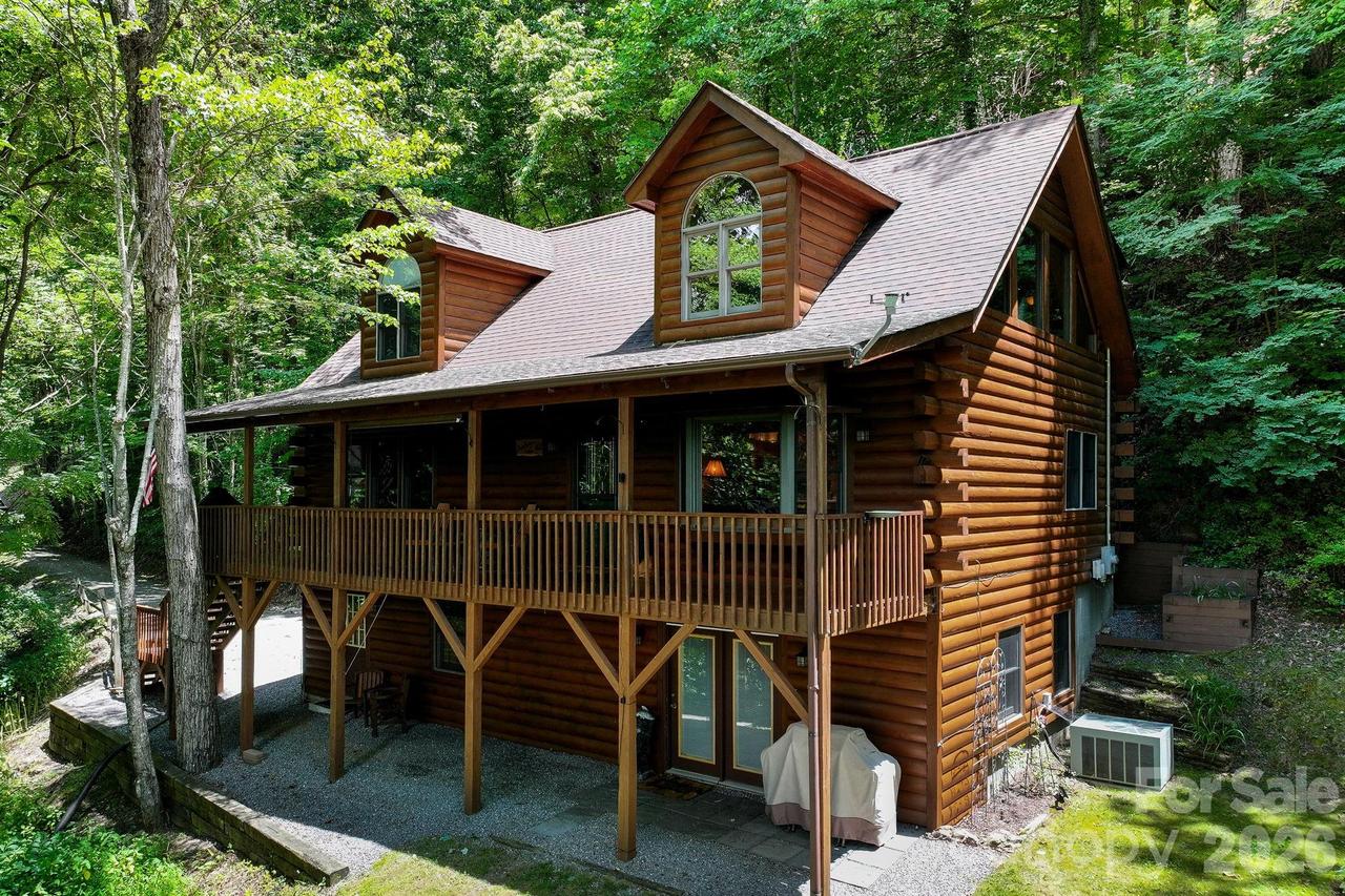 394 Hickory Dr., Waynesville, NC 28786