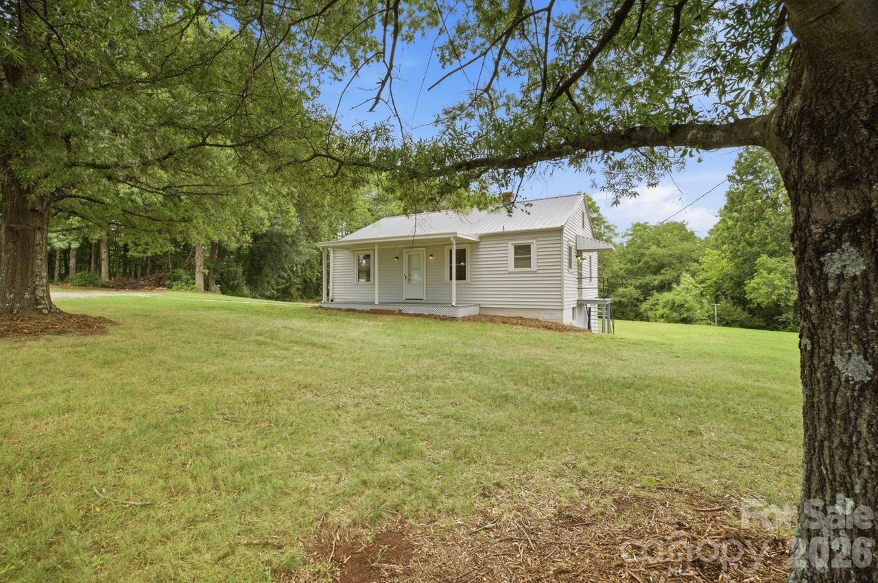 825 21st Street Dr., Hickory, NC 28602
