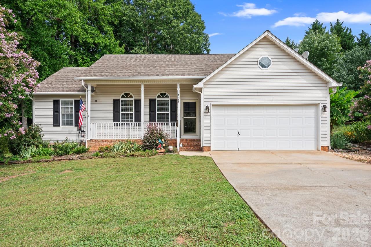 138 Valley Glen Dr., Troutman, NC 28166