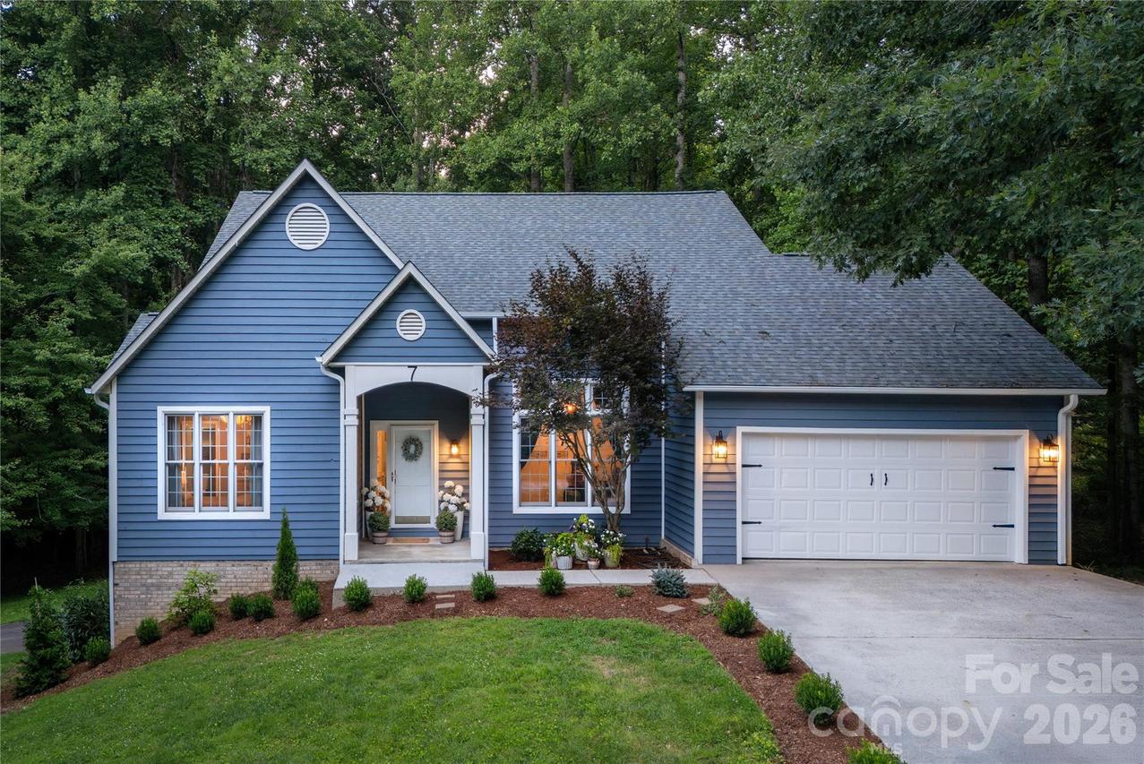 7 Oak Hollow Dr., Asheville, NC 28805