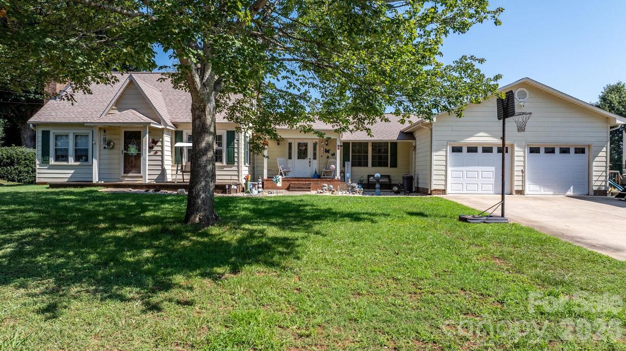 2504 Brentwood Cir., Lenoir, NC 28645