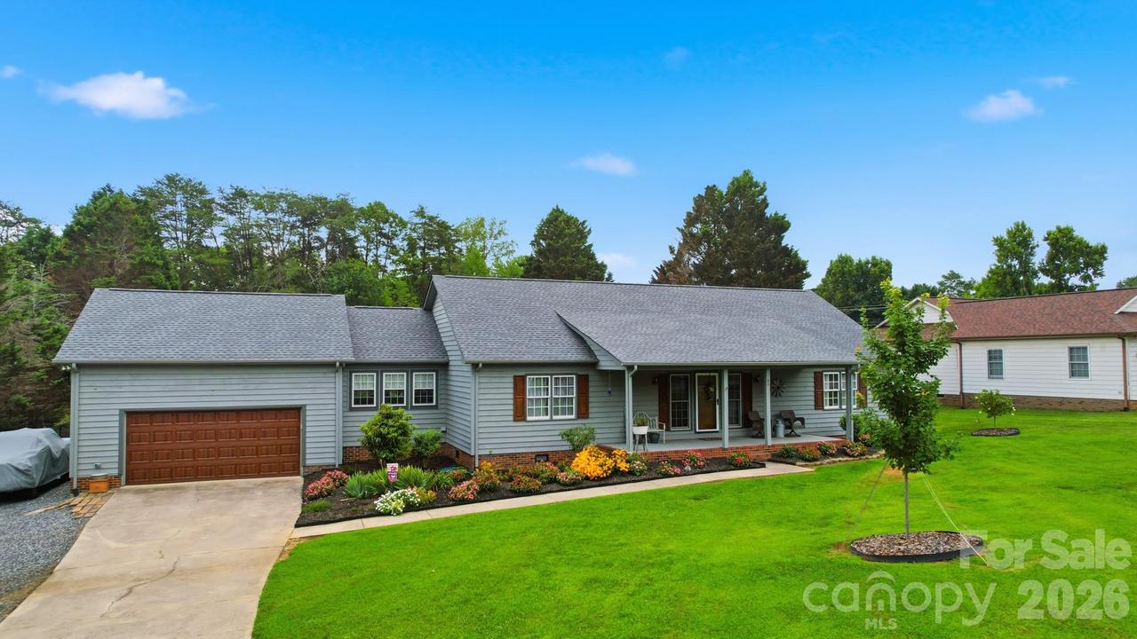 40 Candlewick Cove Dr., Taylorsville, NC 28681