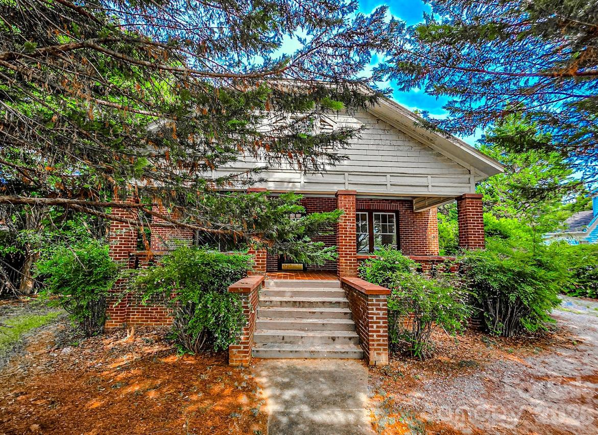 154 S Broadway St., Forest City, NC 28043
