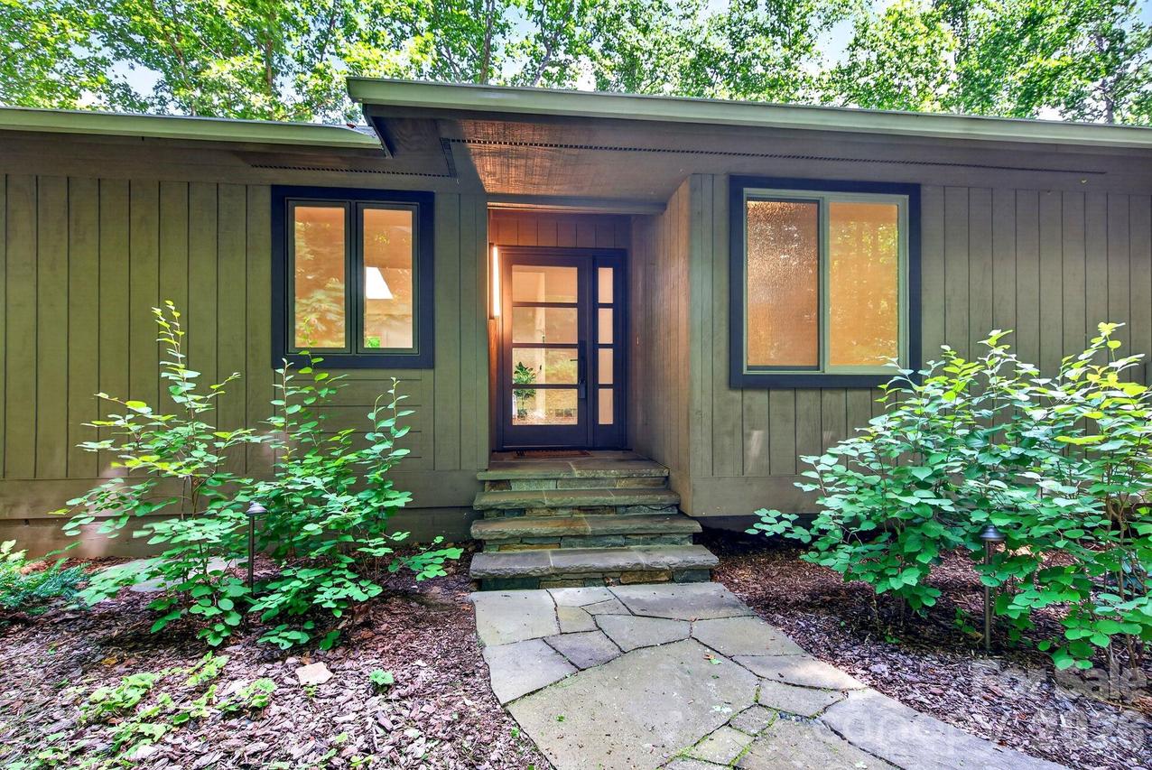 12 Beech Tree Ln., Asheville, NC 28804