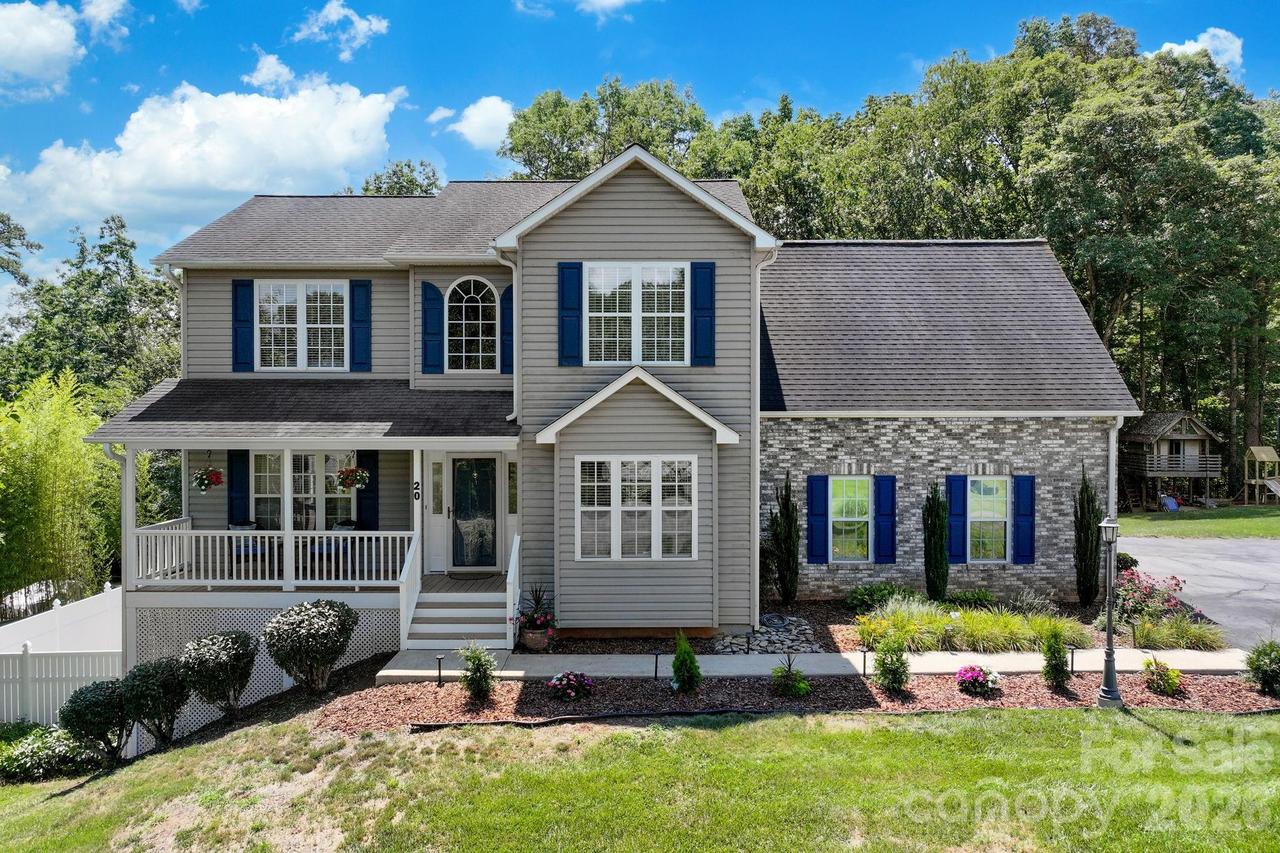 20 Good Day Ct., Candler, NC 28715