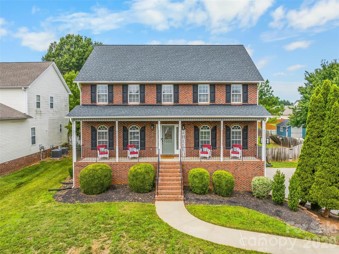 1005 Lisa Run Dr., Kernersville, NC 27284