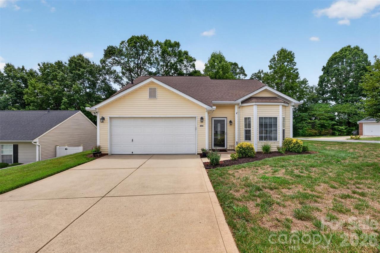 806 20th Avenue Pl., Hickory, NC 28602