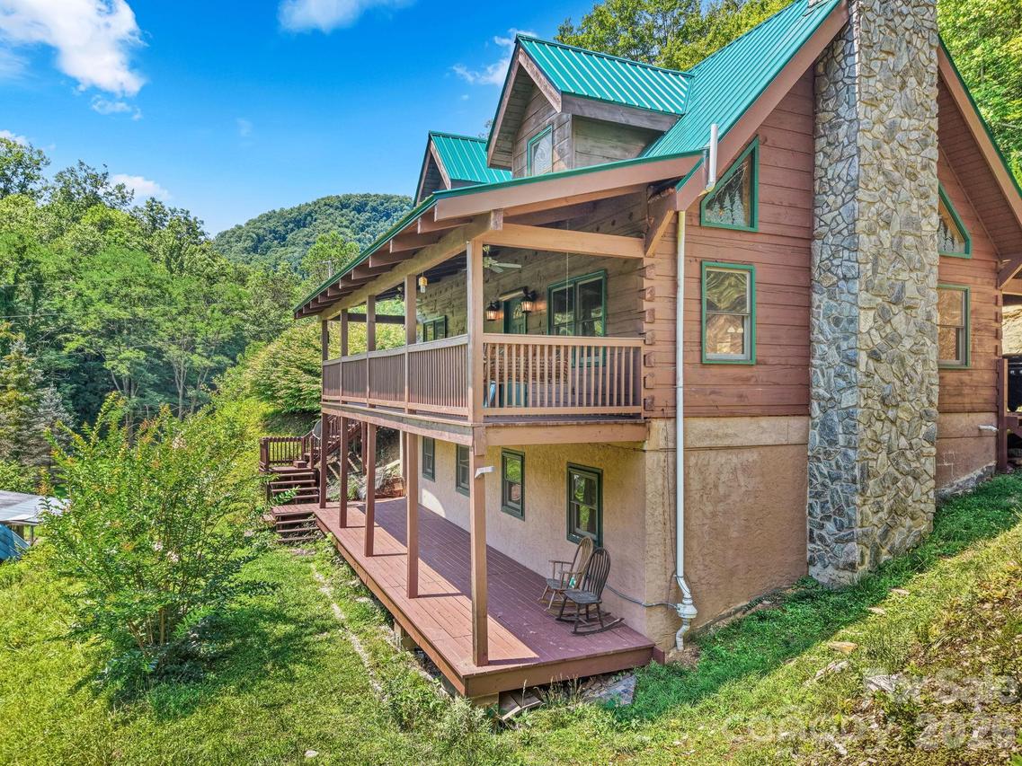 2560 Round Hill Rd., Bryson City, NC 28713