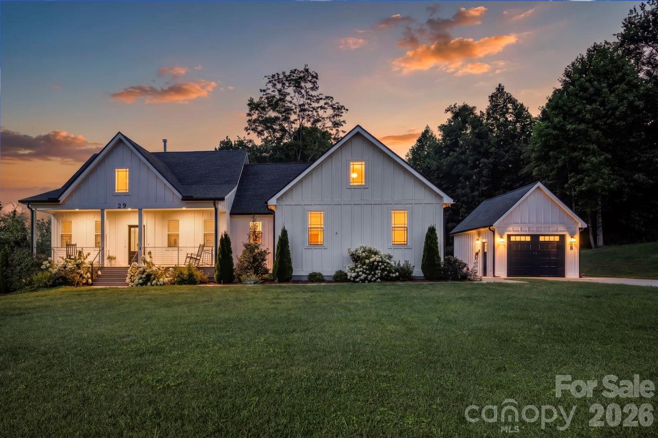 29 Banner Cottages Ln., Mills River, NC 28759