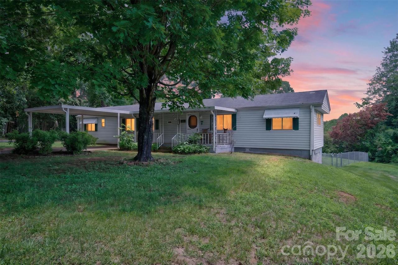 2753 Fairwood Dr., Hudson, NC 28638