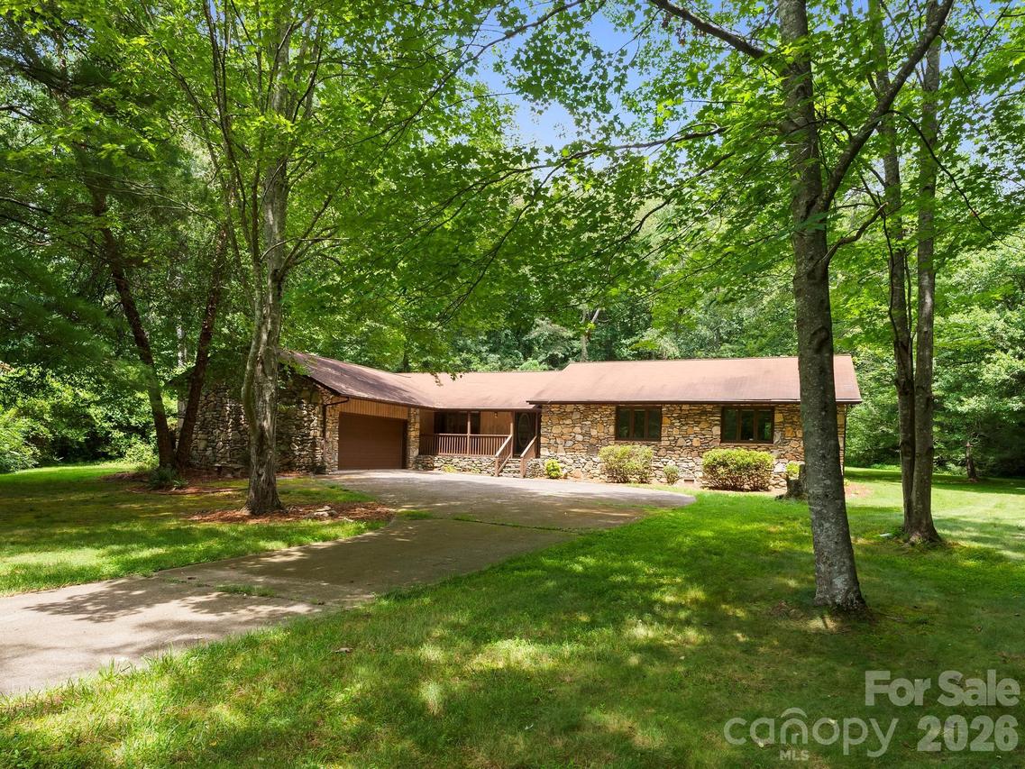 3 High Meadows Dr., Candler, NC 28715