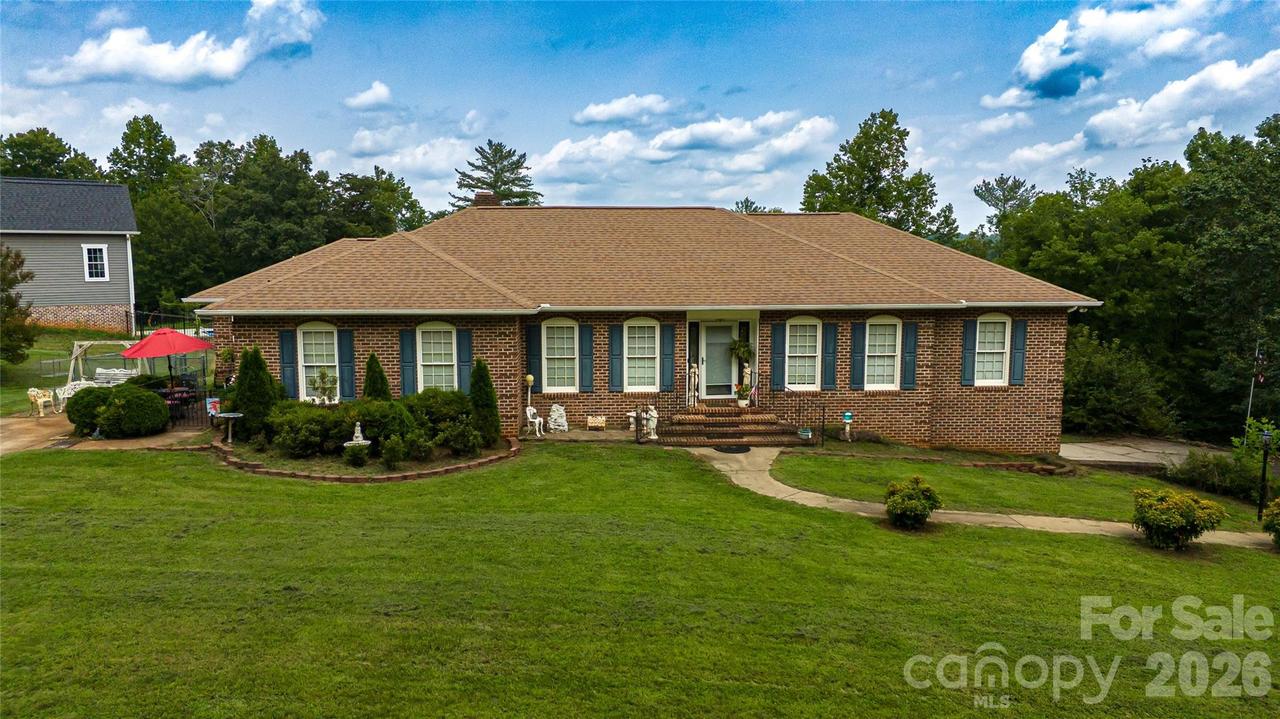 100 Oakridge Dr., Morganton, NC 28655