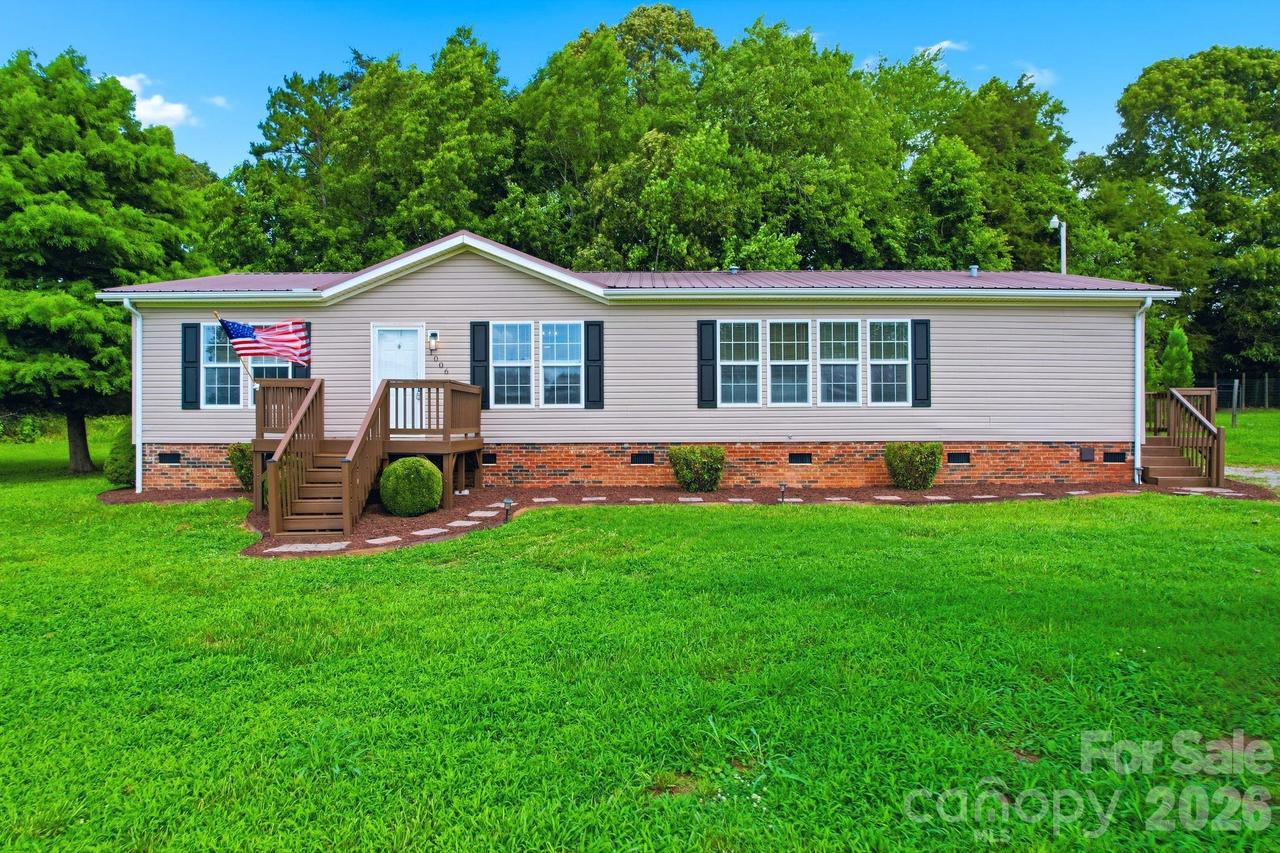 1006 Canada Dr., Dallas, NC 28034
