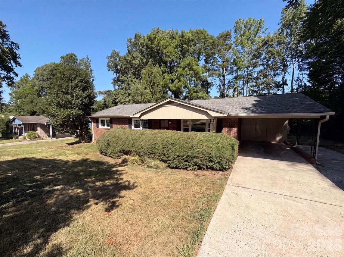 4305 Dawnwood Dr., Gastonia, NC 28056