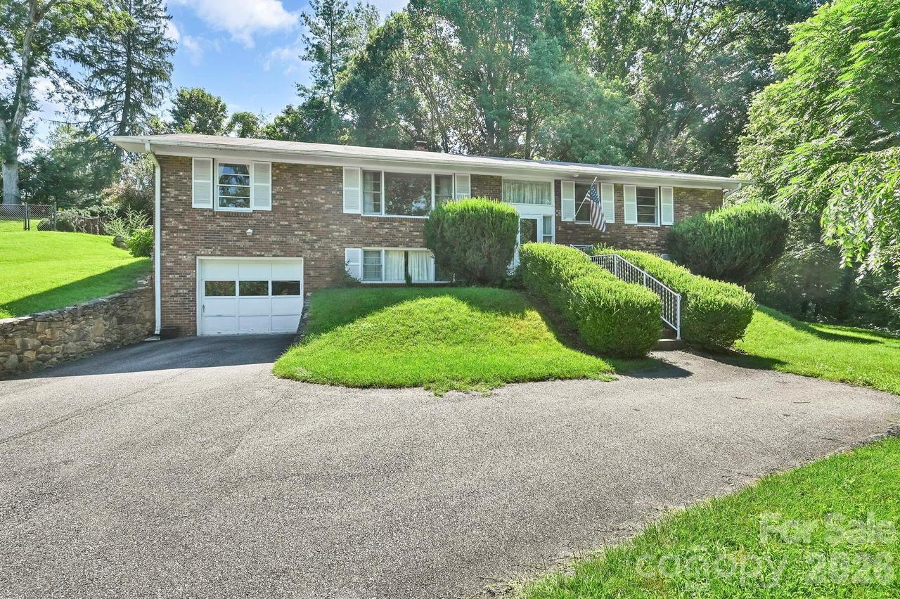28 Glenview Rd., Asheville, NC 28804