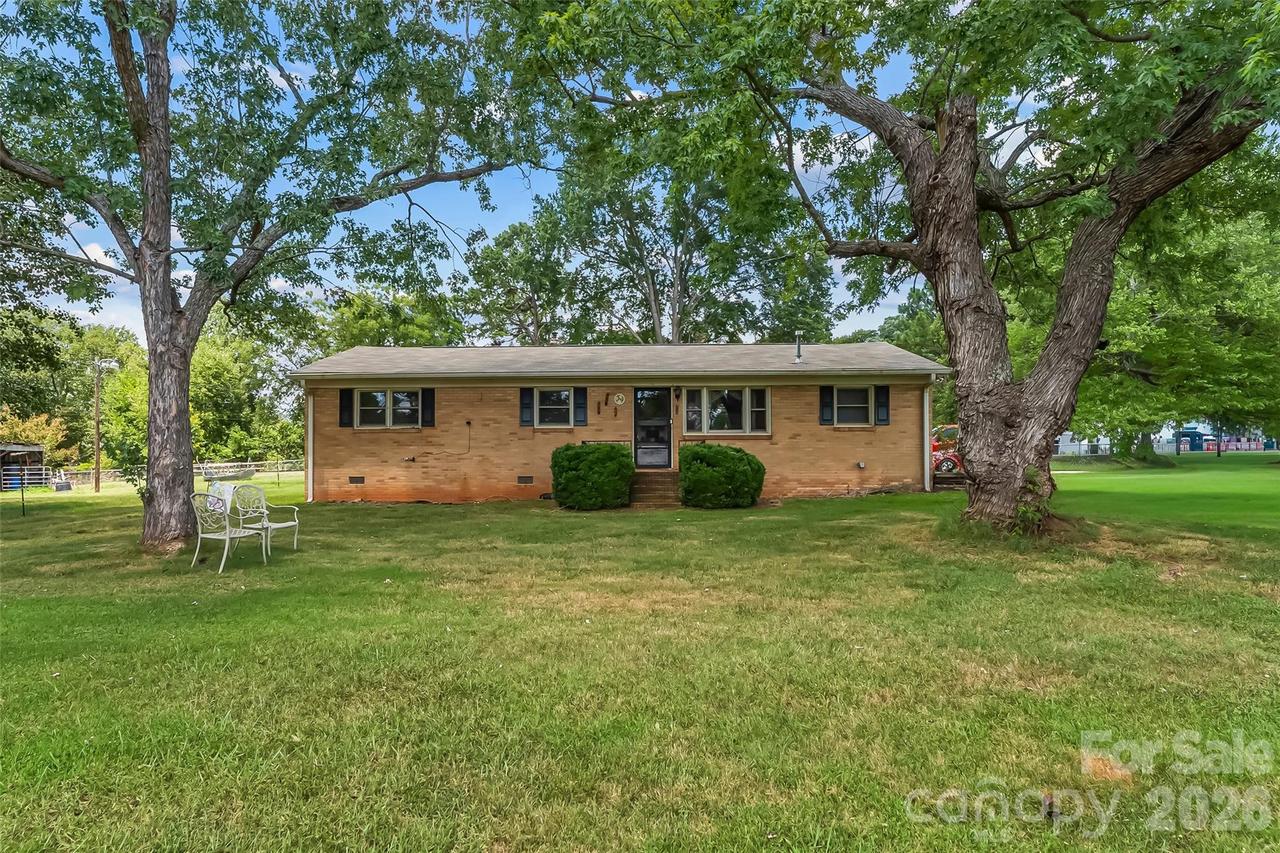 315 Windwood Dr., Bessemer City, NC 28016