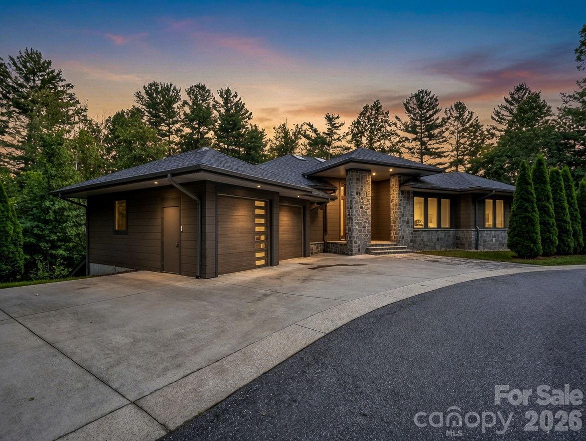 55 Pheasant Branch Ct., Hendersonville, NC 28739