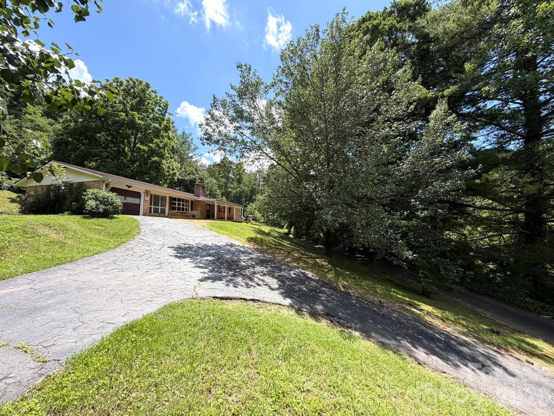 142 Avondale Rd., Asheville, NC 28803
