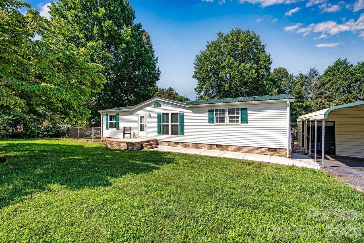 5135 36th Street Dr., Hickory, NC 28601