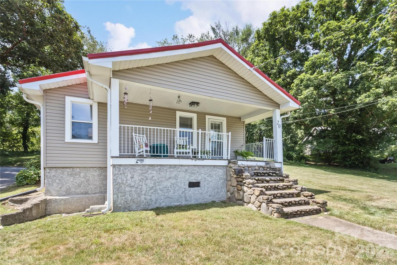 20 Cottage St., Woodfin, NC 28804
