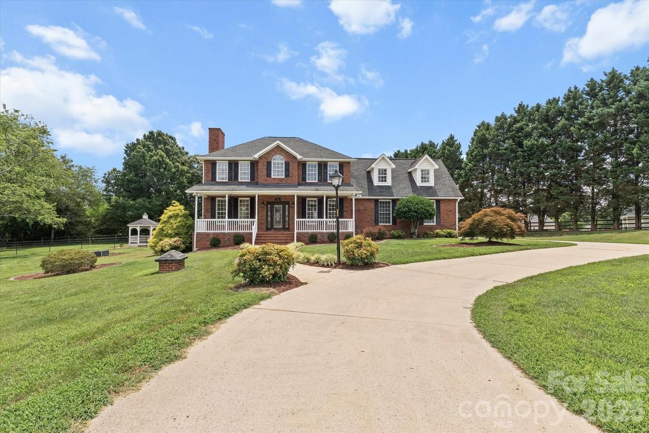 136 Summerchase Ln., Mooresville, NC 28117