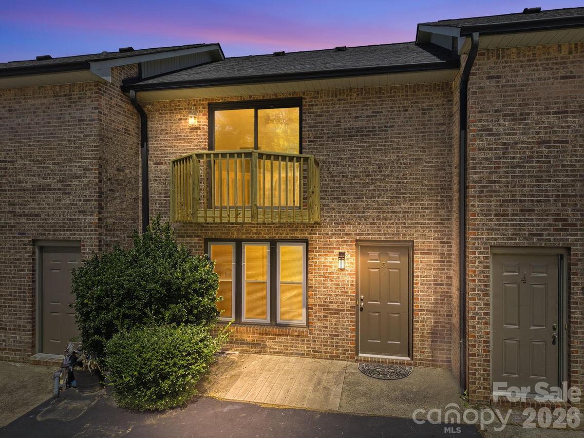 5 Country Gardens Dr., Fletcher, NC 28732