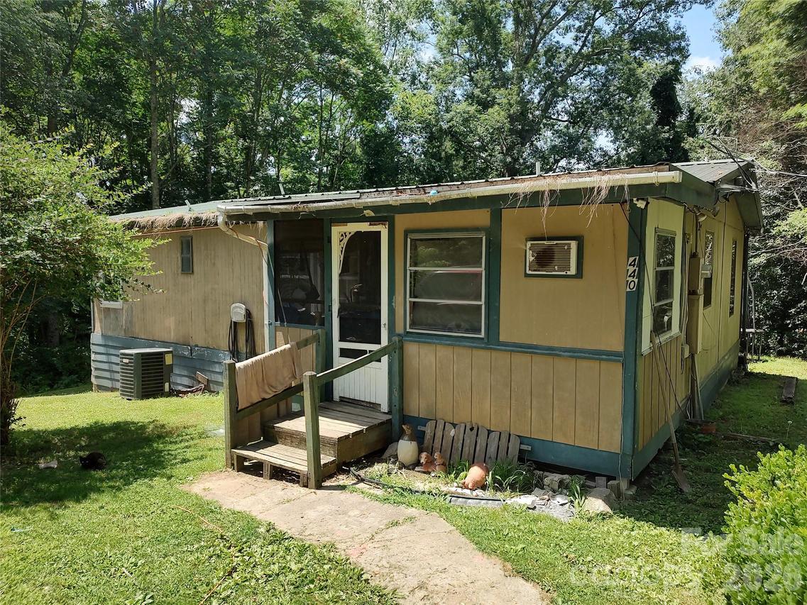 440 Hidden View Rd., Hendersonville, NC 28792